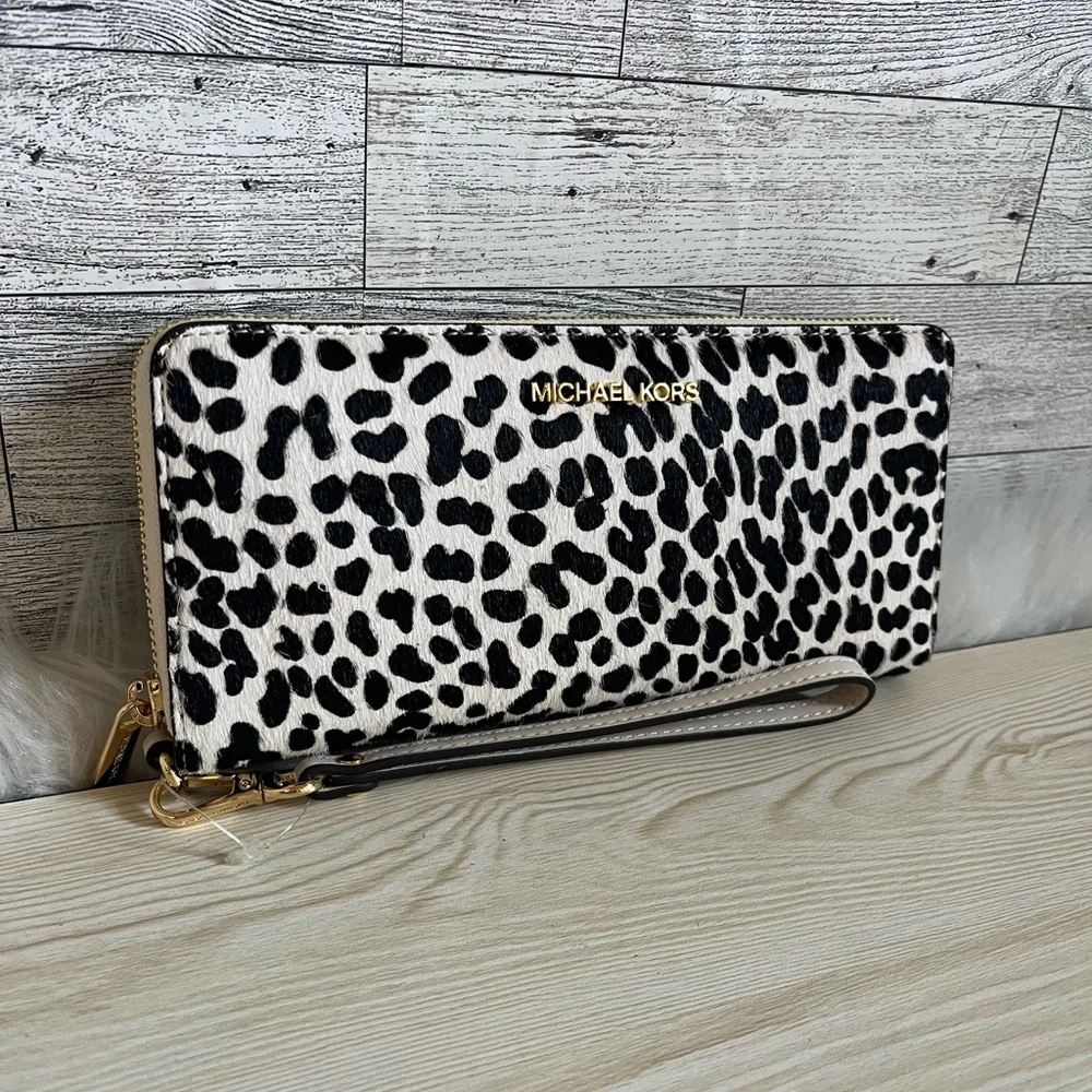 Michael Kors Leopard Print Light Cream Continental Wallet - Picture 3 of 7